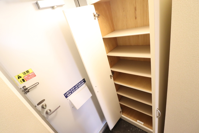 収納　シューズボックス