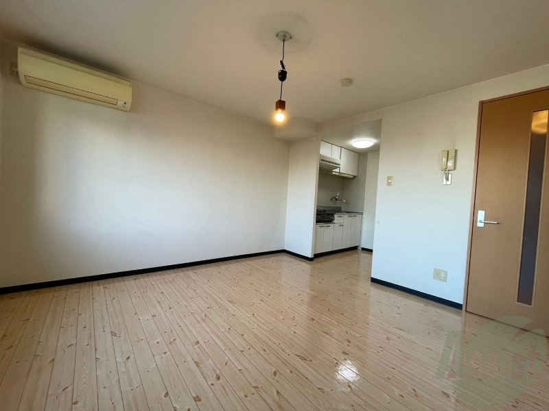 居室・リビング　リビングを別角度から撮ってみました。家具の配置もしやすそう。