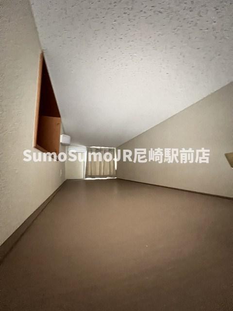 その他部屋・スペース　広くて明るい寝室