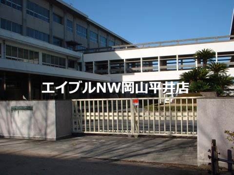 中学校　芳泉中学校（中学校）まで1017m
