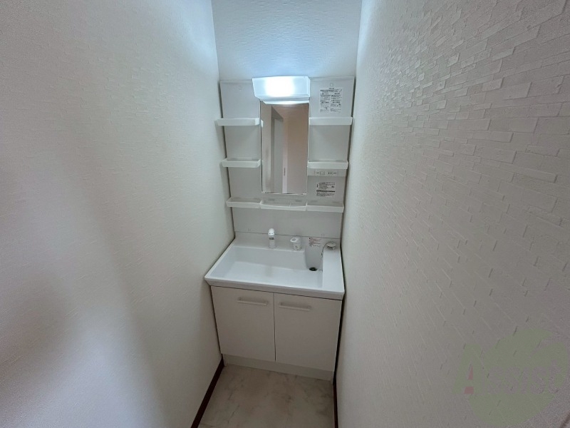 洗面設備　独立洗面台です。大きくてよいですね。シャンプーもできます！