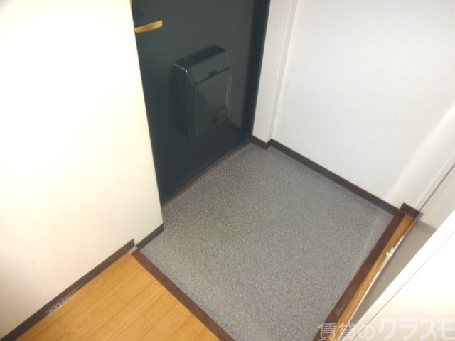 玄関　玄関はシンプルイズベスト。