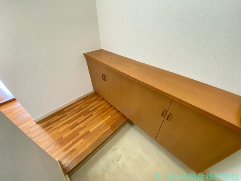 玄関　※他のお部屋の写真になります　現況優先