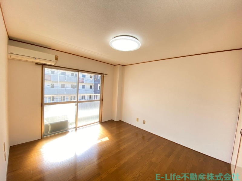 居室・リビング　※他のお部屋の写真になります　現況優先