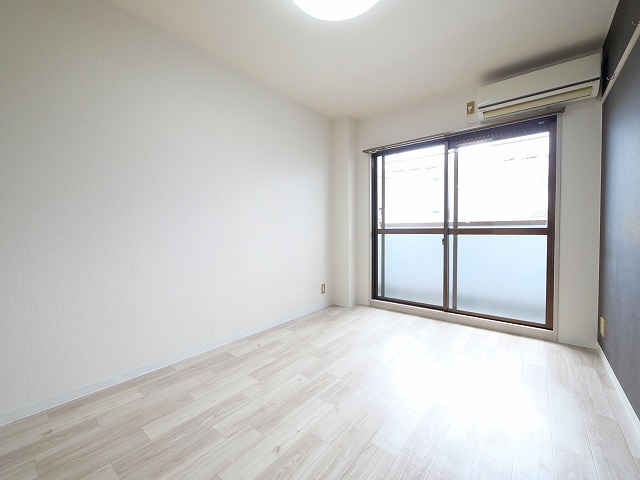 居室・リビング　ゆったり過ごせる居間です