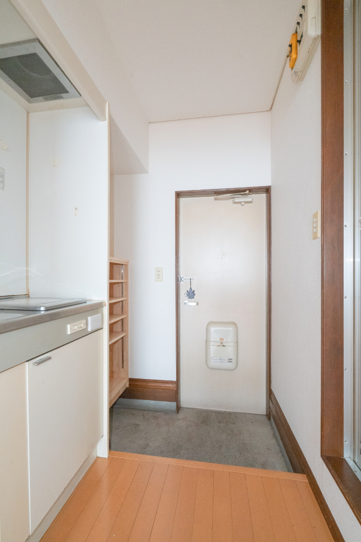 玄関　102号室の写真引用　※現況優先となります