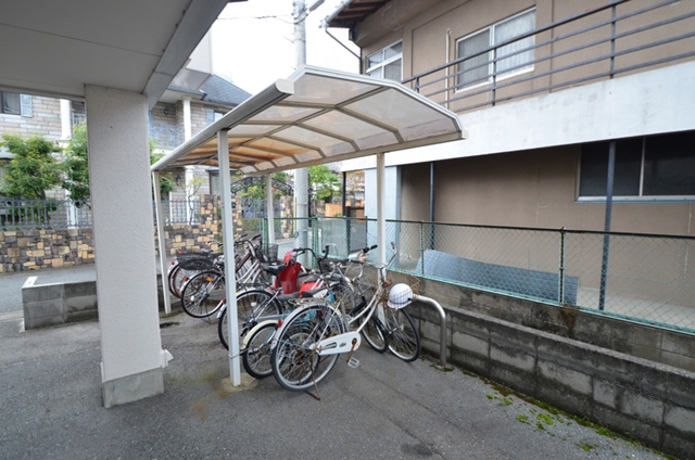 駐車場　こちらは駐輪場です☆