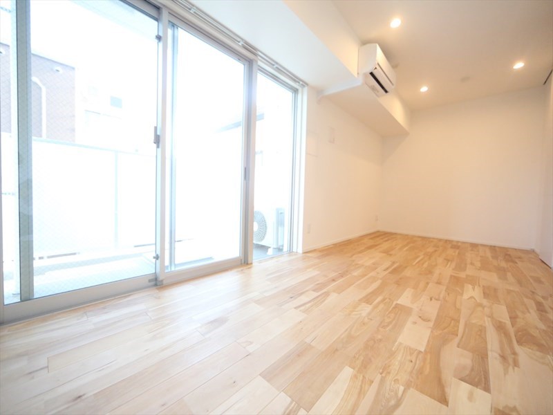 バルコニー　洋室11.5帖　エアコン完備　バルコニー