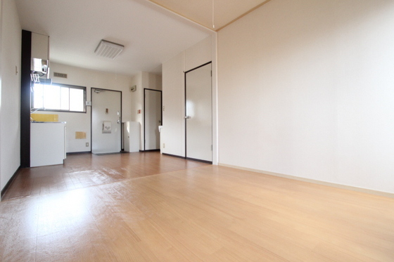 玄関　※別号室の写真です。