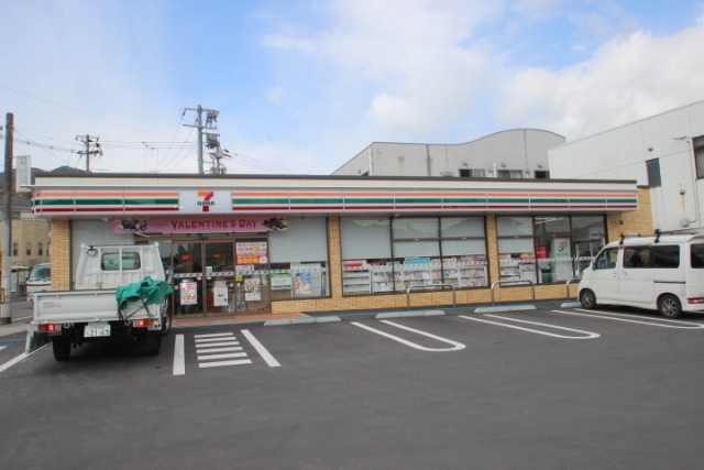 コンビニ　セブンイレブン（コンビニ）まで220m
