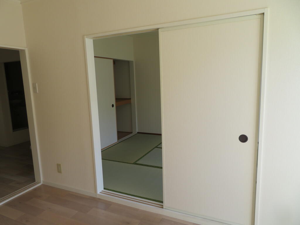 その他部屋・スペース　洋室と和室の仕切り扉