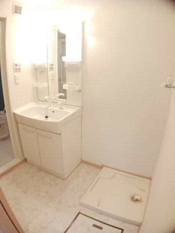 洗面設備　使いやすい洗面所です