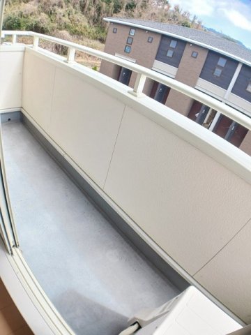 バルコニー　開放的で明るい空間を演出してくれるバルコニーです