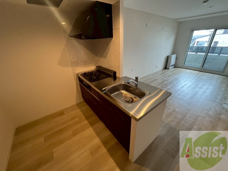 キッチン　対面キッチンになっているので料理しながらＴＶも見れますよ～。