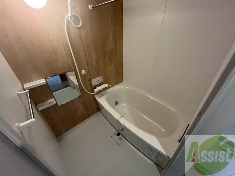 バス・シャワールーム　お風呂になります。一日の疲れを癒してくださいね。