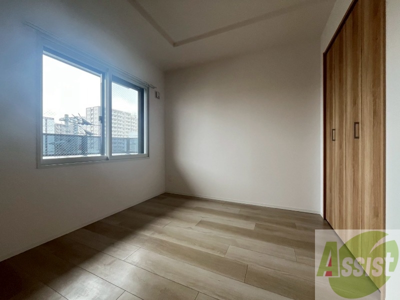 その他部屋・スペース　こちらのお部屋は光が差し込む、温かみのあるお部屋です。