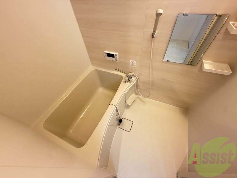 バス・シャワールーム　明るい寝室