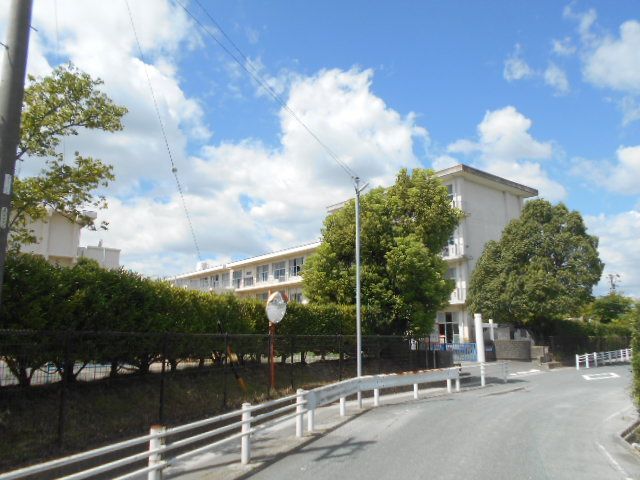 小学校　磐田市立青城小学校（小学校）まで1896m
