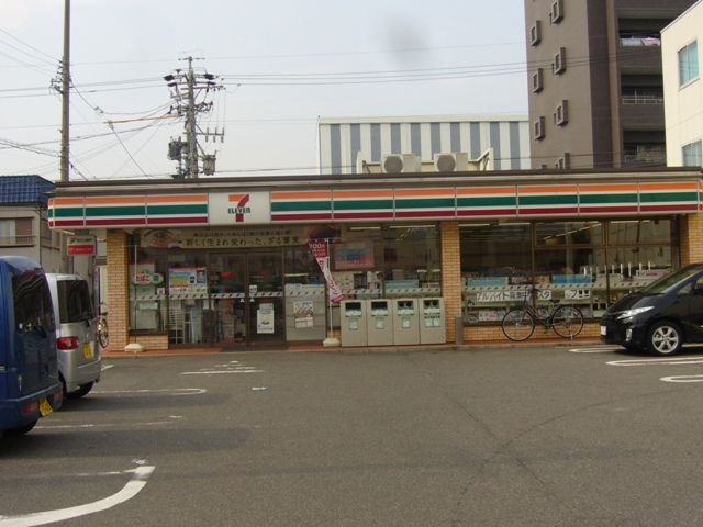 コンビニ　セブンイレブン（コンビニ）まで378m