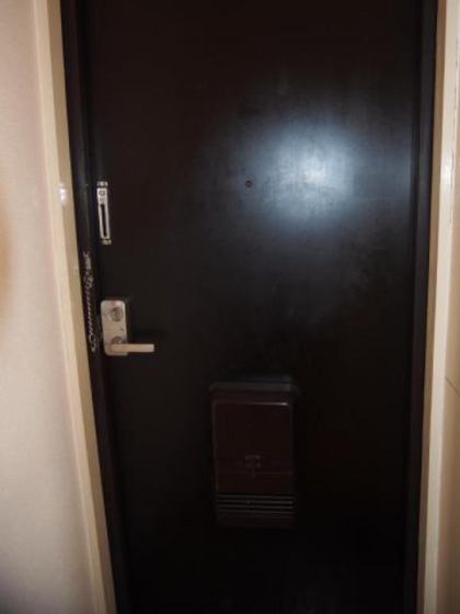 玄関　※別号室の写真です