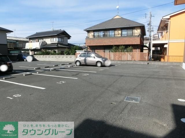 駐車場　敷地内駐車場あり