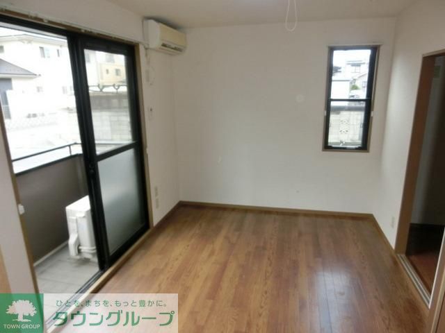 居室・リビング　角部屋２面採光で明るいですよ