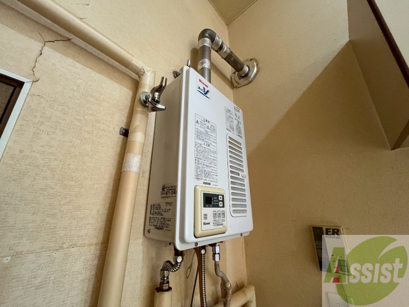 その他設備　こちらの給湯器で、お湯が温まりますよ～。