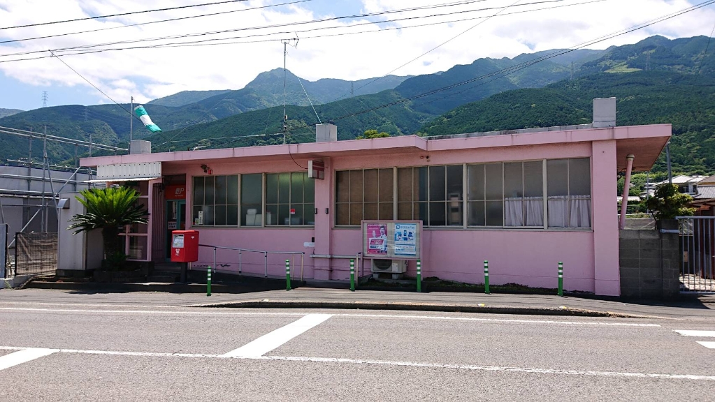 郵便局　長津郵便局（郵便局）まで712m