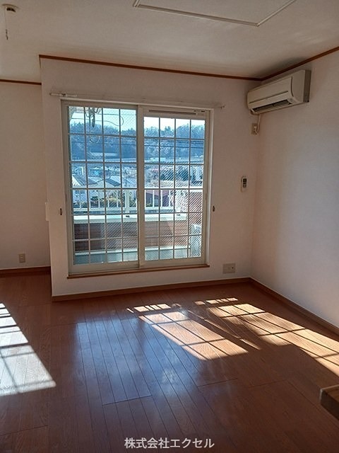 居室・リビング　エアコン付きで快適に過ごせます。