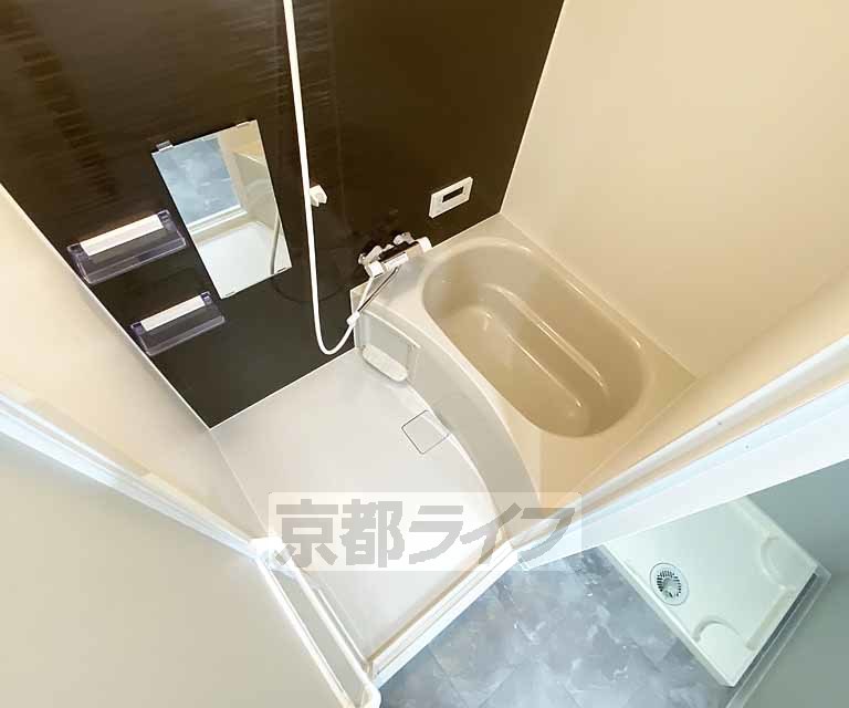 バス・シャワールーム　清潔感あるバスルーム