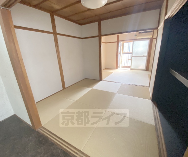 居室・リビング　落ち着いた雰囲気のお部屋です