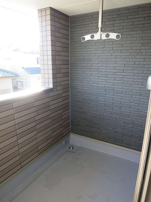 バルコニー　南東向きで日当たり良好です。