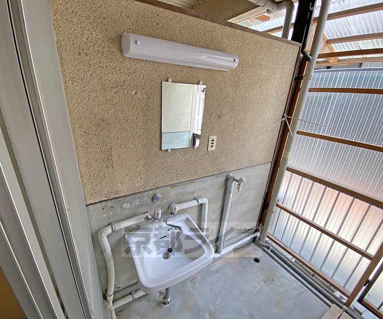 洗面設備　洗面です。バルコニーにあります。