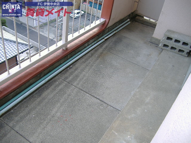 バルコニー　同物件別室画像