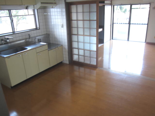 フォーシーズン連坊の居間写真