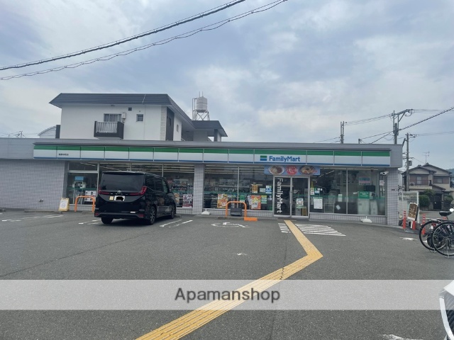 コンビニ　ファミリーマート（コンビニ）まで456m