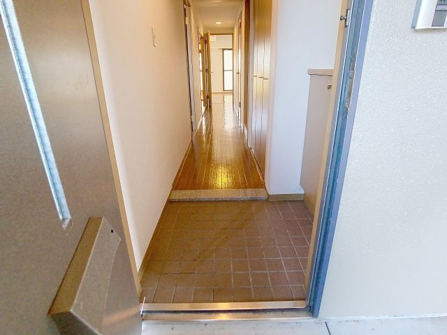 玄関　2025年12月撮影