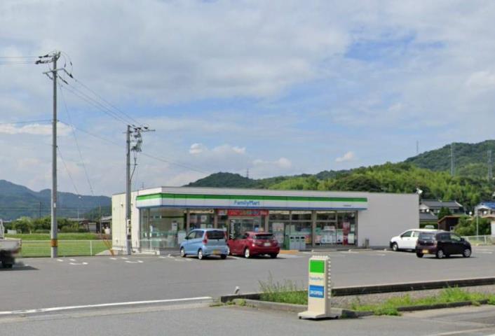 コンビニ　ファミリーマート（コンビニ）まで502m