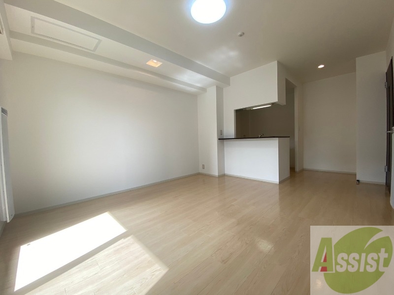 居室・リビング　広くてキレイなお部屋が広がっていて、充実した生活が送れそう。