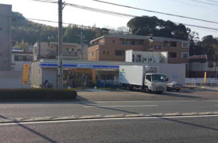 コンビニ　ローソン栄鍛冶ヶ谷一丁目店（コンビニ）まで335m