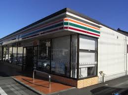 コンビニ　セブンイレブン（コンビニ）まで1064m