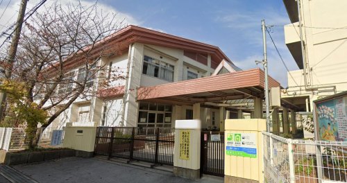 小学校　市川市立稲荷木小学校（小学校）まで957m