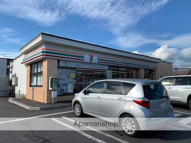 コンビニ　セブンイレブン（コンビニ）まで236m