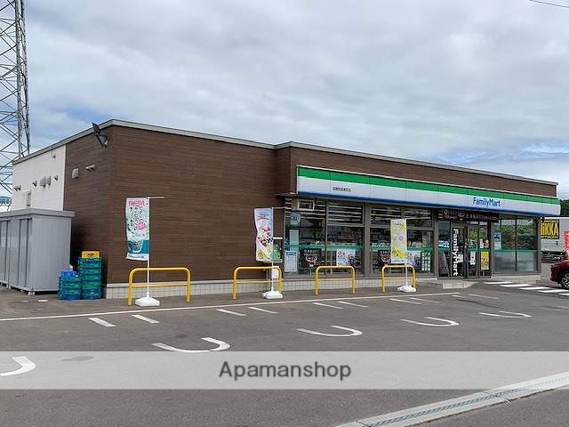 コンビニ　ファミリーマート（コンビニ）まで612m