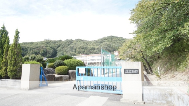 中学校　倉敷市立琴浦中学校（中学校）まで1659m