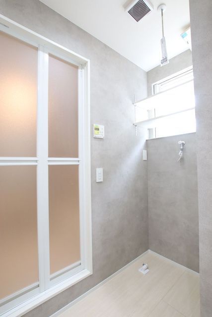 その他設備　洗髪洗面化粧台／室内物干し