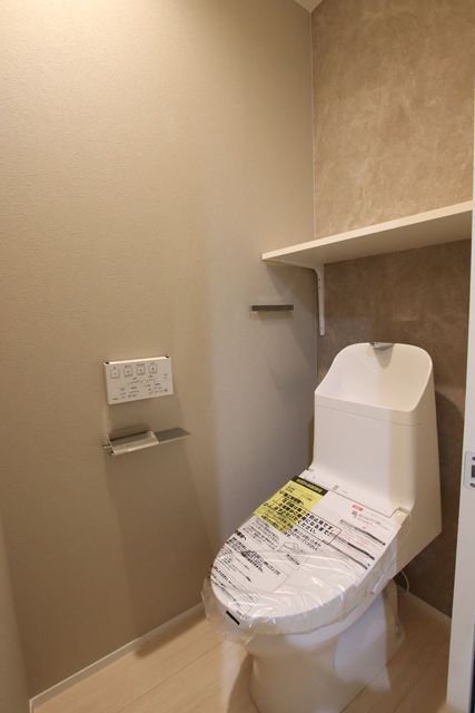 トイレ　温水洗浄便座