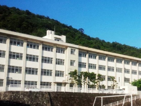 中学校　姫路市立四郷学院（中学校）まで400m