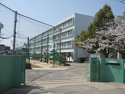 中学校　寝屋川市立第五中学校（中学校）まで467m