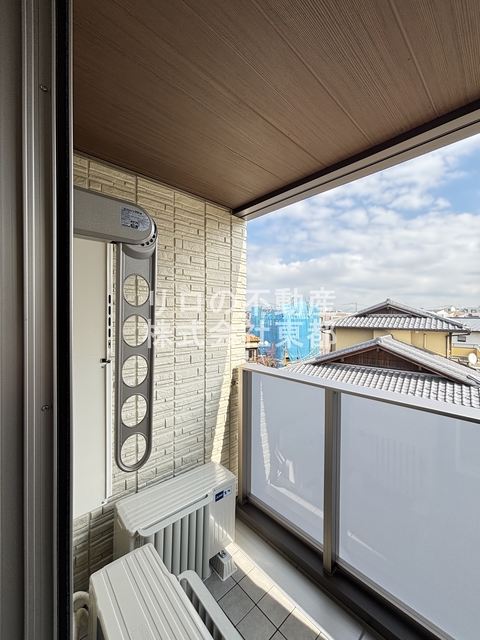 バルコニー　お天気のいい日は洗濯物も気持ちよく干せますね！